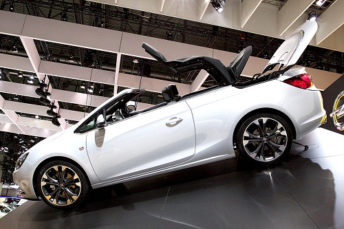 1024px-Opel_Cascada