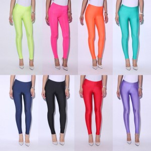 10 Everyday yet Stylish Items to Wear with Leggings | DeeR Digest