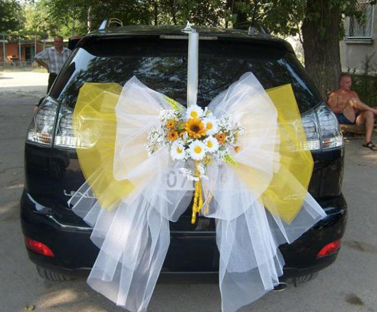 Flowery tulle bow