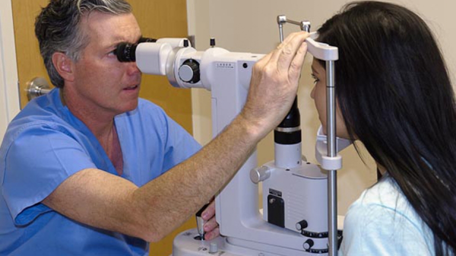 Optometrist-vs.-opthamologist